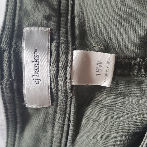 Capris - Picture 2 of 2